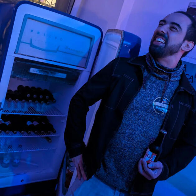 The Host and The Beer Fridge - Pub Crawl Azores - PubCrawl in Ponta Delgada Rallye-Tascas